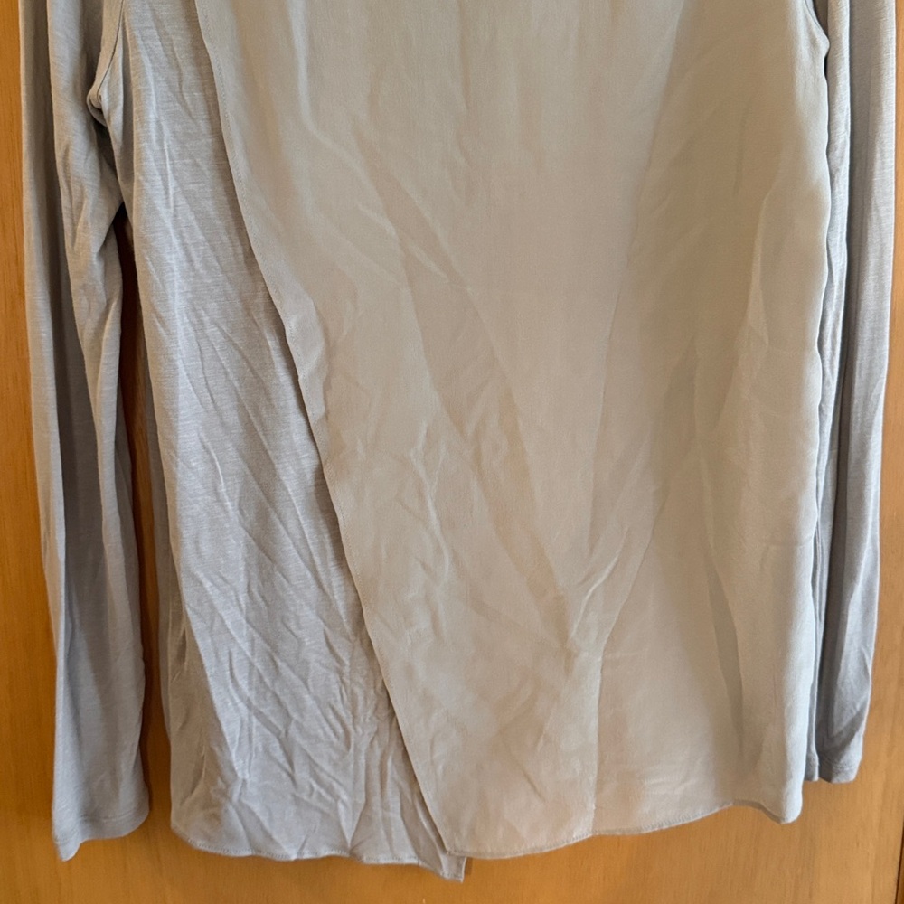 Club Monaco Women’s Layered Crossover Top Silk Viscose Gray Size Small - Picture 10 of 10